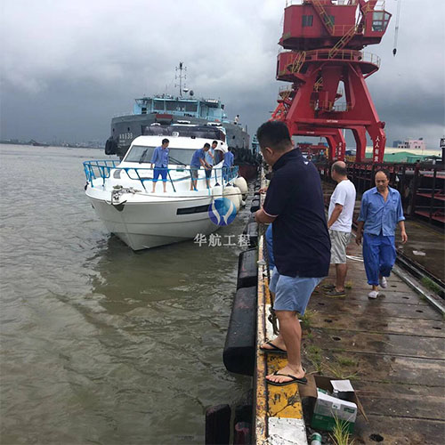 潛水員水下安裝
