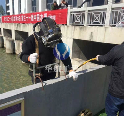 潛水維修